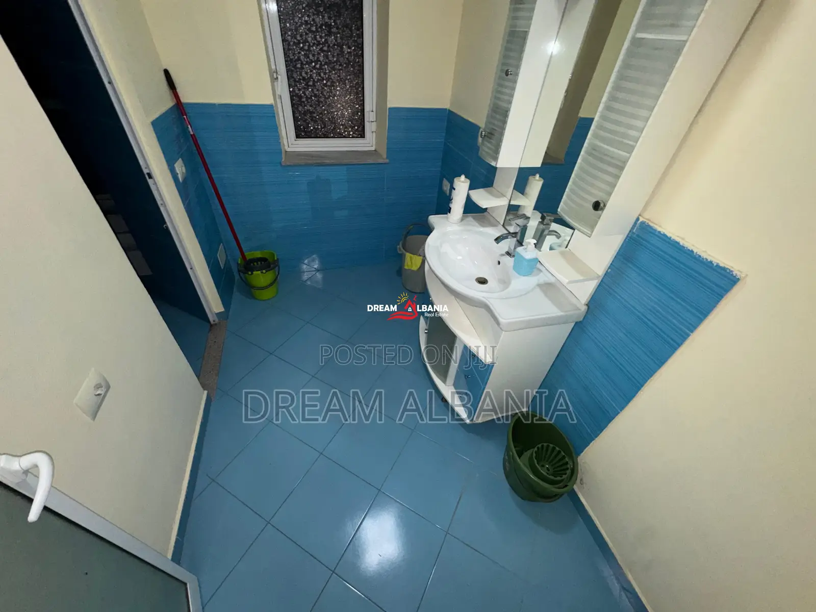 Apartament 3+1 per shitje Qender mes Rr. Myslym Shyrit dhe Rr. Kavajes