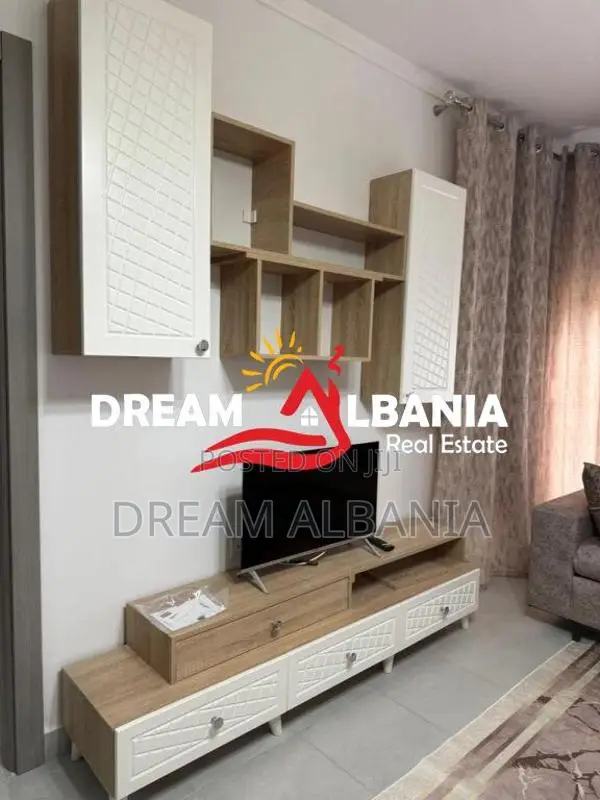 Jepen me qira 2 apartamente 2+1 me 2 tualete dhe ballkon në 5 Maji(ID 