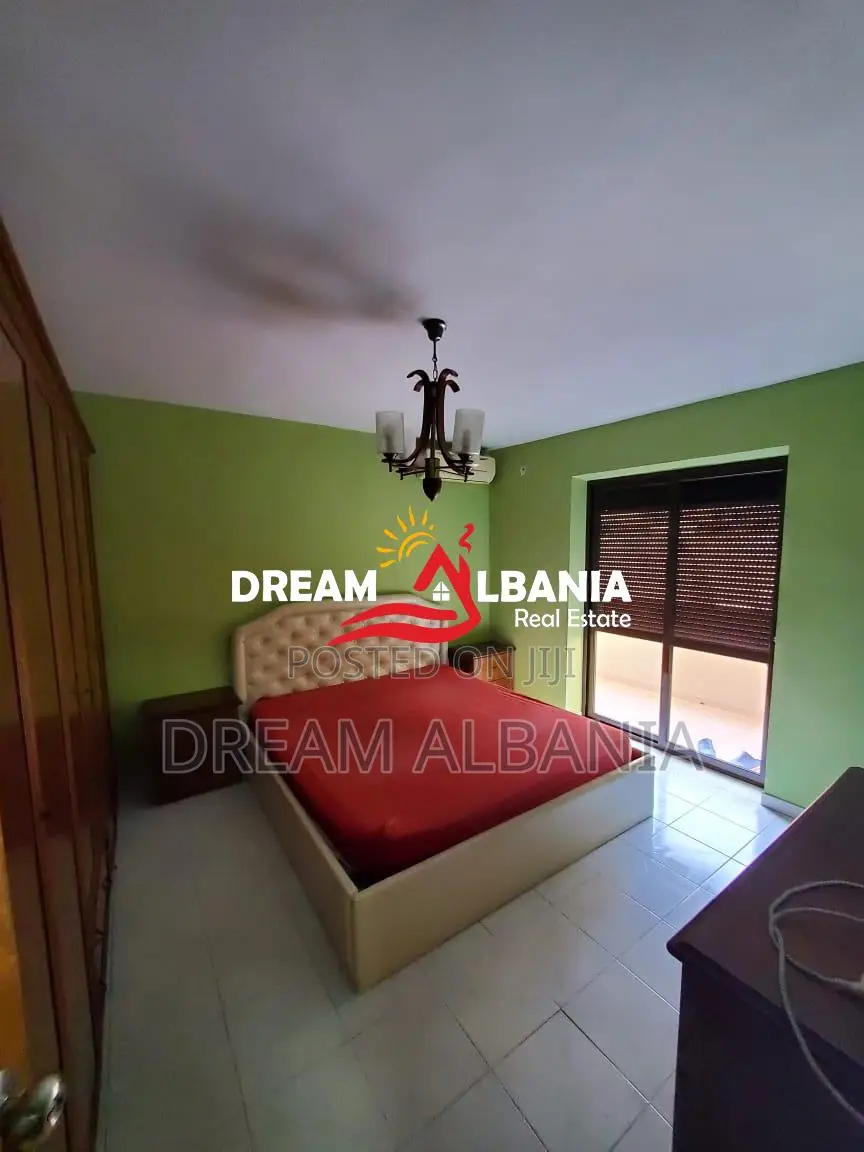 Shitet Apartament 3+1+2WC tek 21 Dhjetori, Prane Kryqezimit (ID 413919
