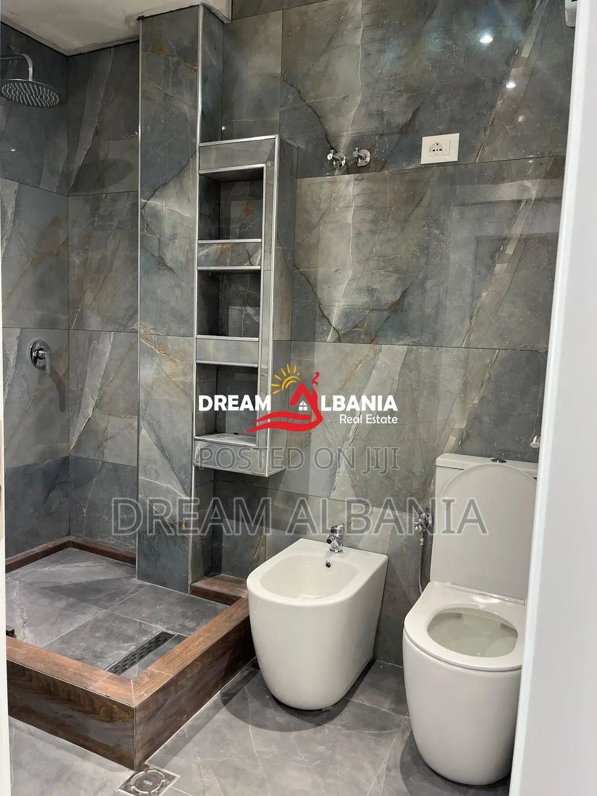 Jepet me qera Apartament 2+1 ne rrugen 5 Maji prane shkolles Tirana Jo