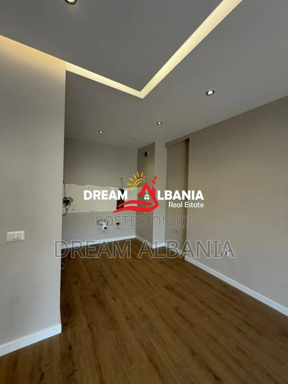 Shitet Apartament 2+1- 5 maj-pranë Concord Center, Tiranë (41212258)