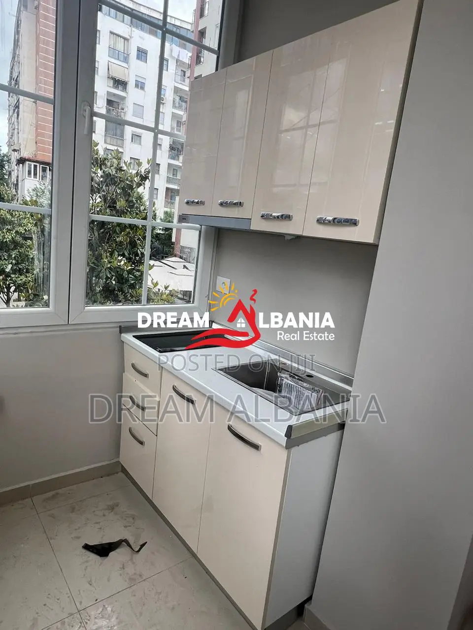 Jepen me Qera 2 Garsoniere Bosh pranë Concord Center – Rruga 5 Maji (4