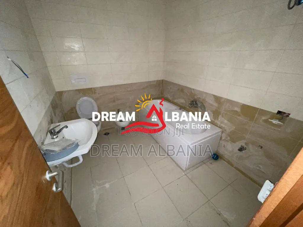 Apartament 2+1 ne shitje ne Bllok prane Sky Tower ne Tirane (ID 412192