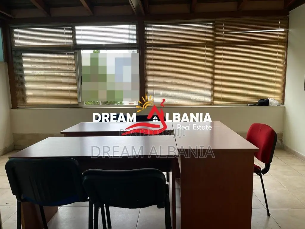 Zyre me qera ne Don Bosko prane Vizion +, Tirane (ID 42611400 )