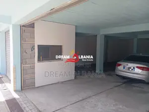 Jepet ambjent me qera me oborr ne Laknas, Tirane (ID 4281171)
