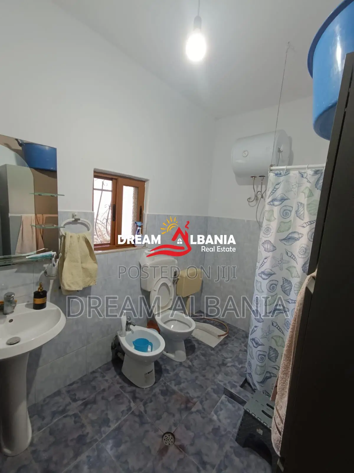 Shtepi Private ne shitje ne Rrugen “Jordan Misja” prane shinave te Tre