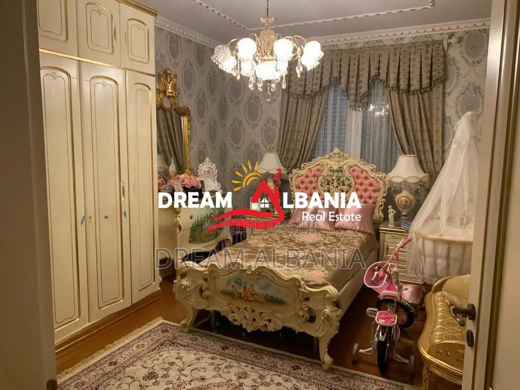 Shitet super apartament 2+1+2 garazhe dhe nje post parkimi ne Kinostud