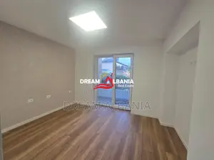 Zyrë me qera prane Maternitetit “Koco Gliozheni” tek Bulevardi Zhan Da