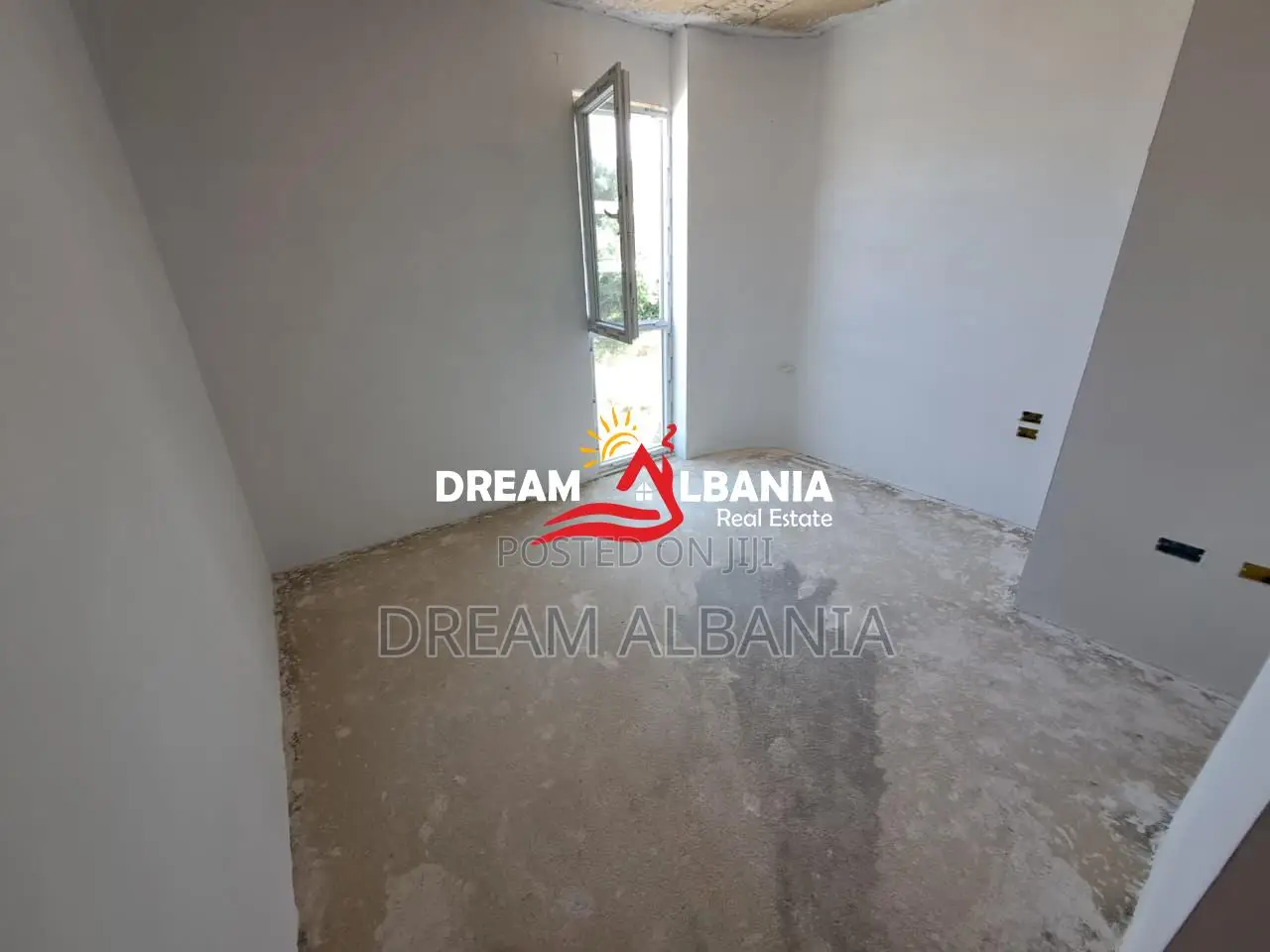Apartament 2+1 ne shitje tek liqeni I thate prane Radisson Hotel ne Ti