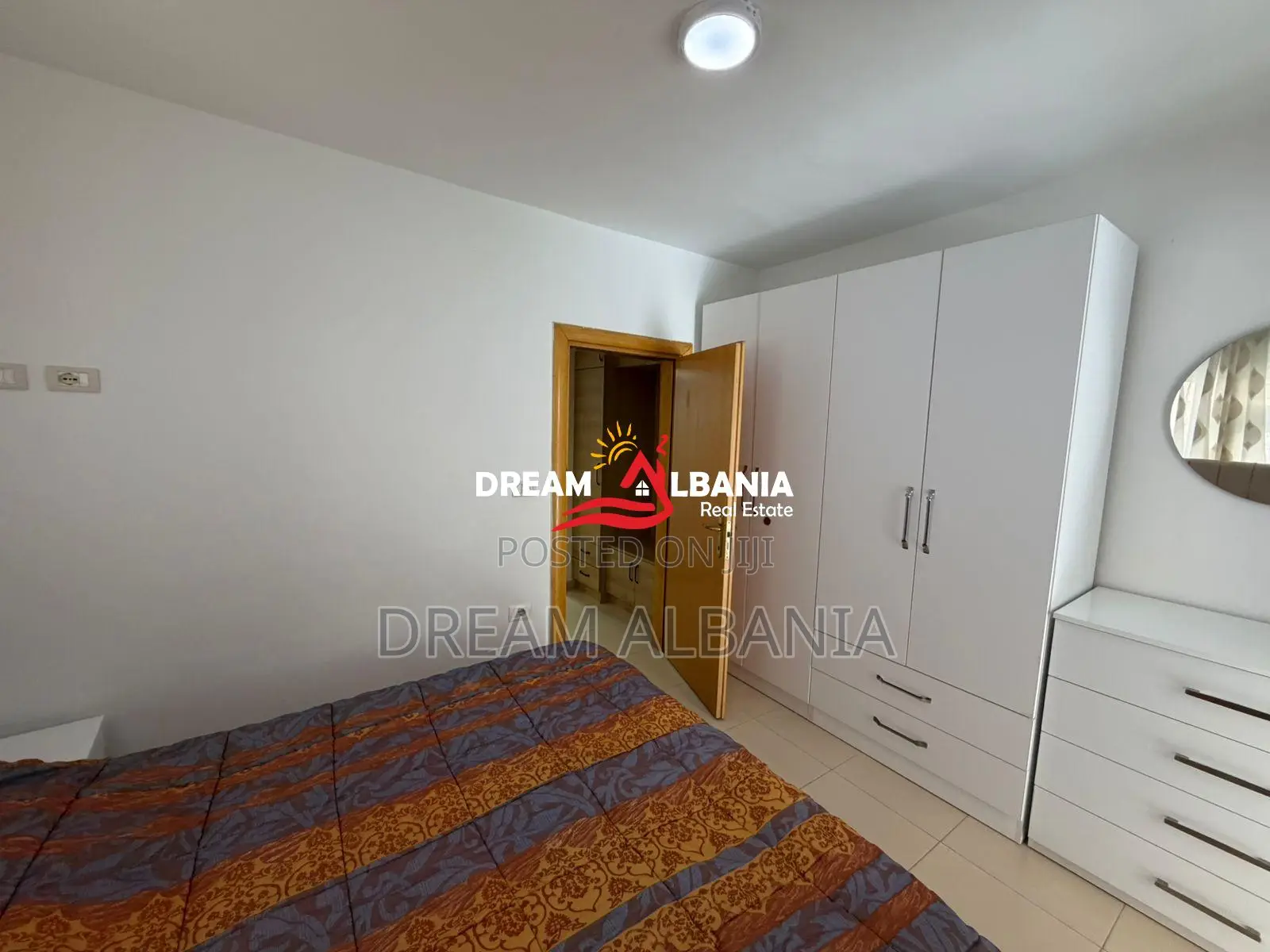 Jepet me qera apartament 1+1 me verande tek rruga Fortuzi, Tirane (ID 