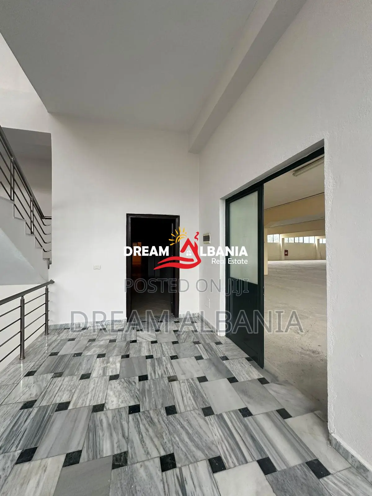Magazine me qera ne Autostraden TR-DR prane City Park ne Tirane (ID 42