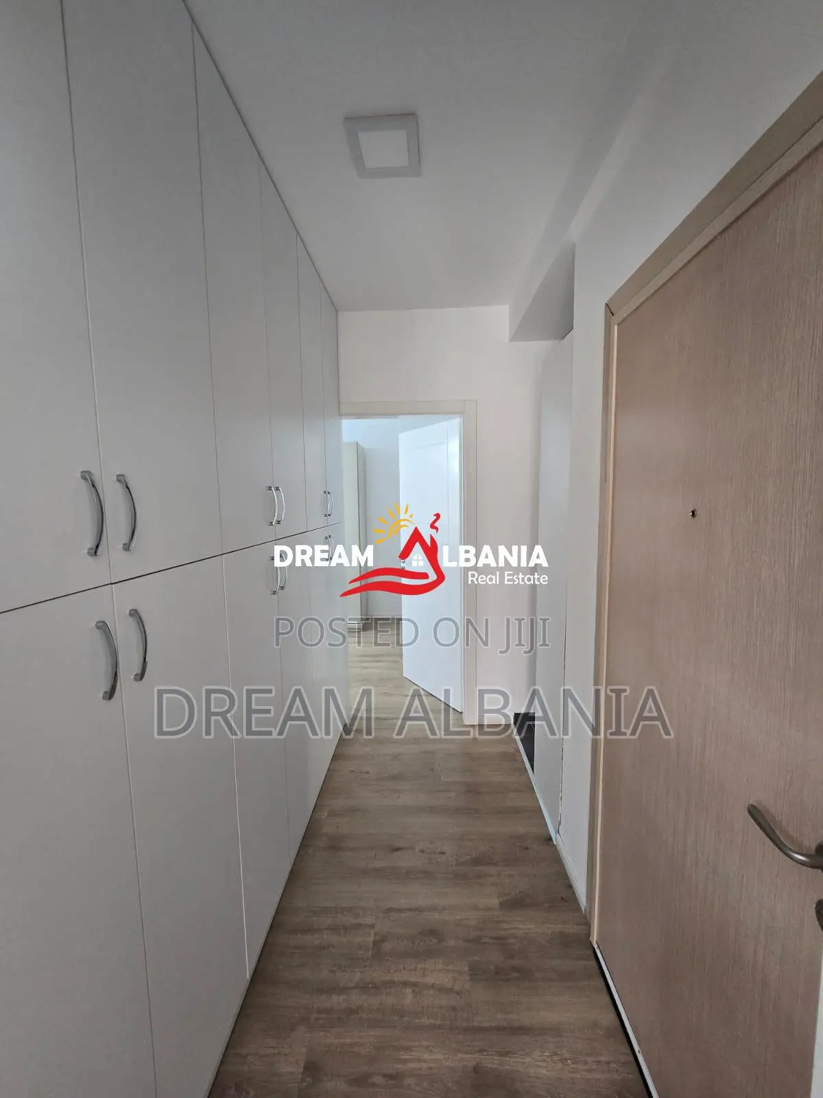 SHITET APARTAMENT 1+1 PRANE RESTORANT 2 LUANET, FRESK (ID 41111600)