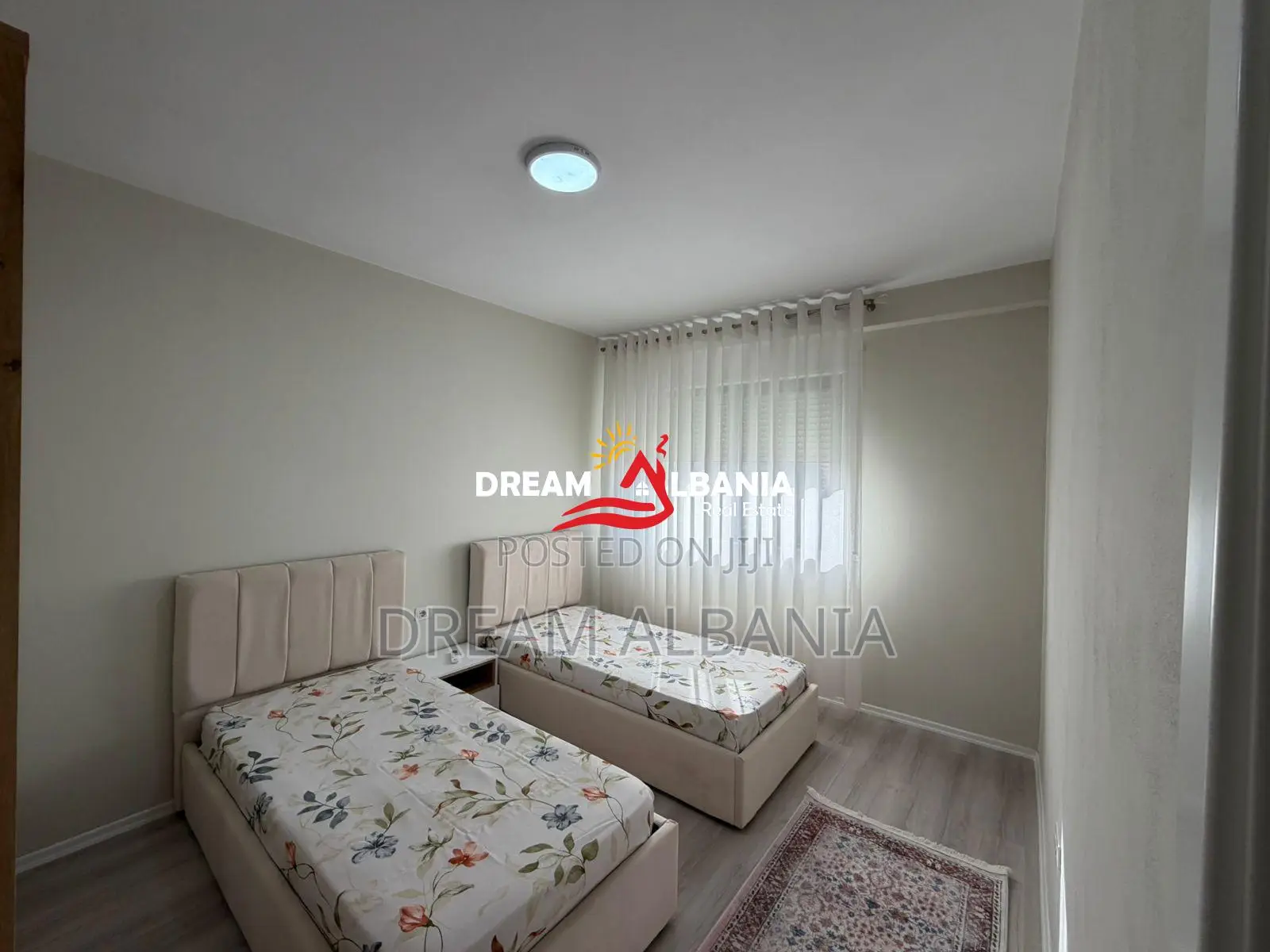 Shitet super apartament 2+1+2+post parkimi i perfshire ne Rrugen e Dur