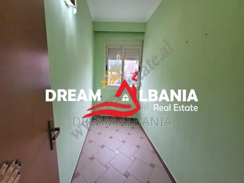 Jepet Apartament 2+1 me qera Rruga Durresit ish Ambasada Jugosllave (I