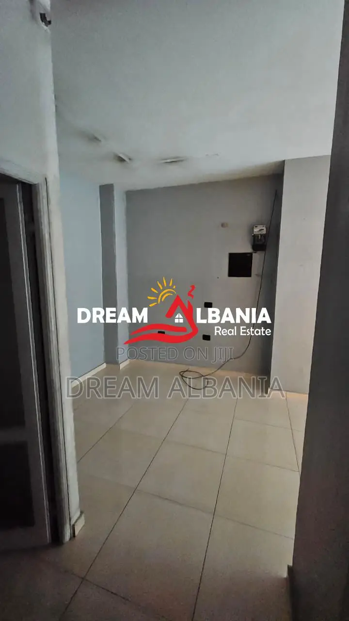 Dyqan me qera buze rruge prane EHW ne Rrugën Bardhyl, Tirane ( 4271118