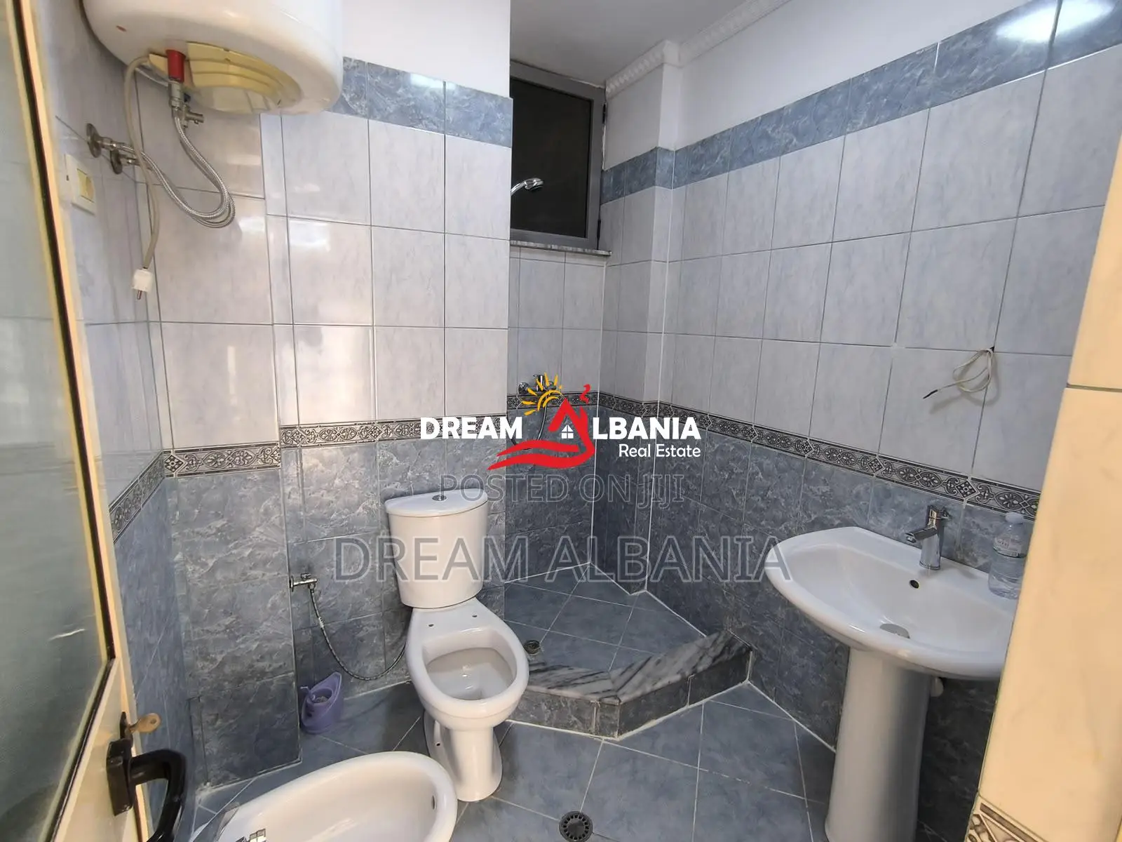 Shitet Apartament 2+1 prane Restorant Freskut, Tirane (ID 41212273)