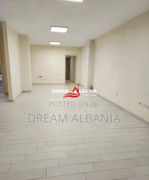 Zyre me Qera me 4 ambjente tek Pazari i Ri ne rrugen Tefta Tashko (ID 