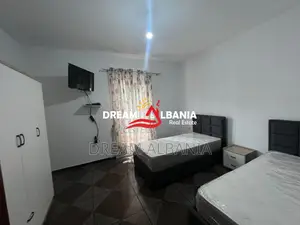 Apartament me qera 2+1 Duplex me verande tek Kristal Center afer Autos
