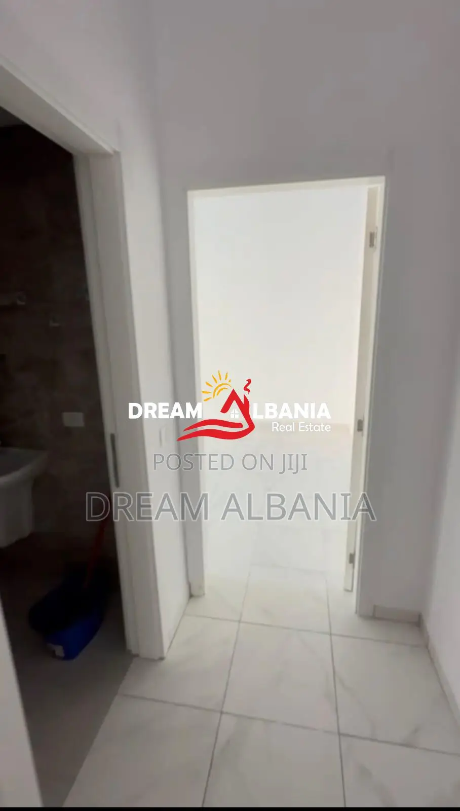 Jepet me qera Ambient Biznesi Rruga Kavajes, mbrapa Square 21 (ID 4261