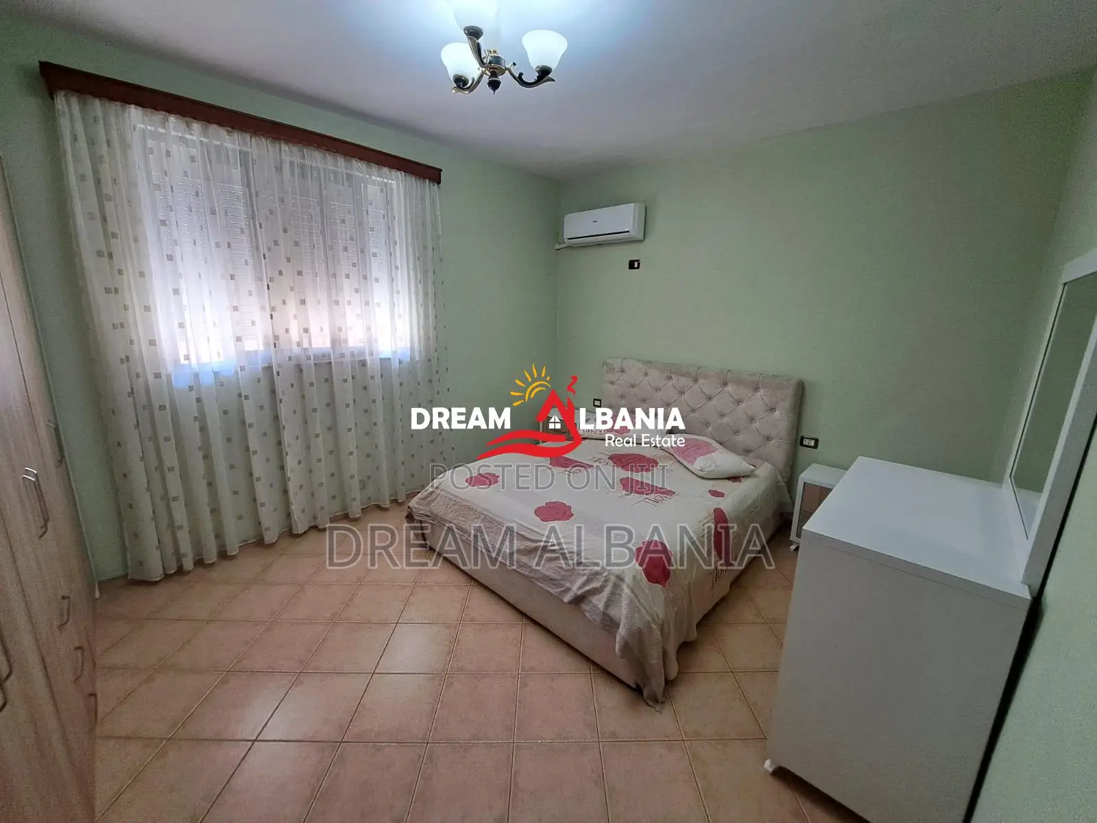 Apartament 1+1+Kuzhine e Vecuar ne Shitje ne Xhamllik, Prane Sheshit S