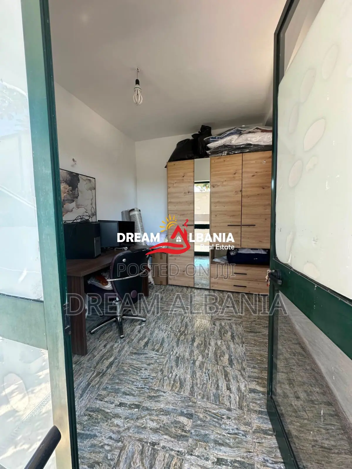 Shtepi private 1+1+Dyqan ne shitje prane Terminalit te Veriut, Tirane 