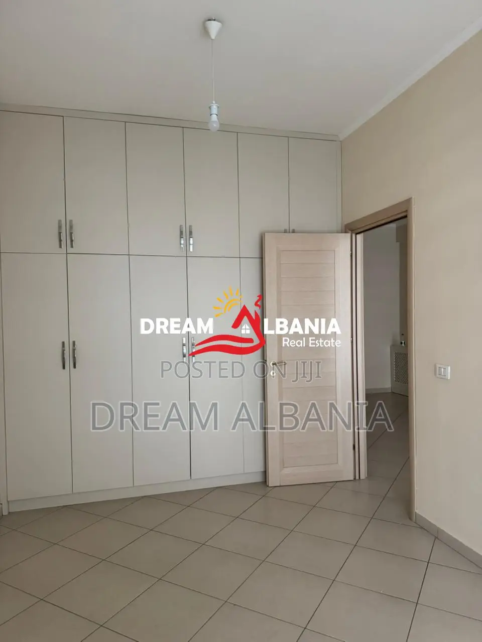 Shitet Apartament1+1 Komuna e Parisit, Kompleksi Kika 2 (ID 51110004)