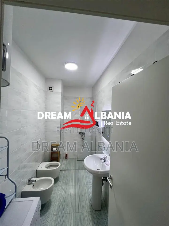 Jepet me Qera apartament 2+1 në Bulevardin e Ri, Pranë Rezidencës AVID