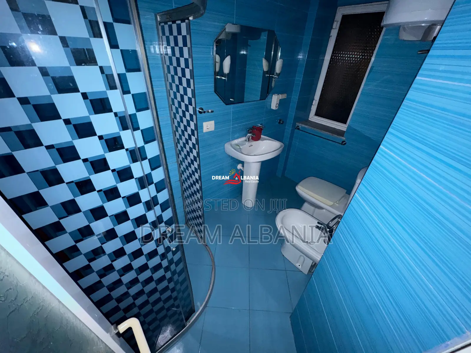 Apartament 3+1 per shitje Qender mes Rr. Myslym Shyrit dhe Rr. Kavajes