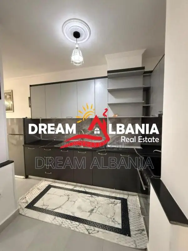 Jepen me qira 2 apartamente 2+1 me 2 tualete dhe ballkon në 5 Maji(ID 