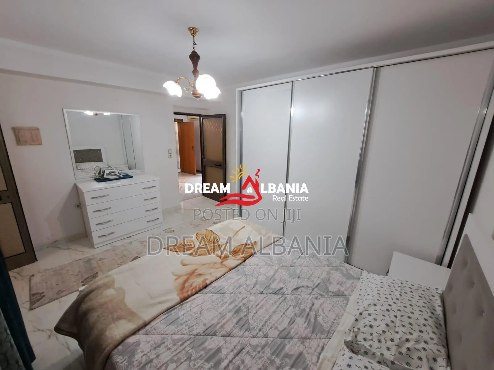 Apartament 2+1+2wc me qera tek Rruga Fortuzi prane Shkolles Jeronim De