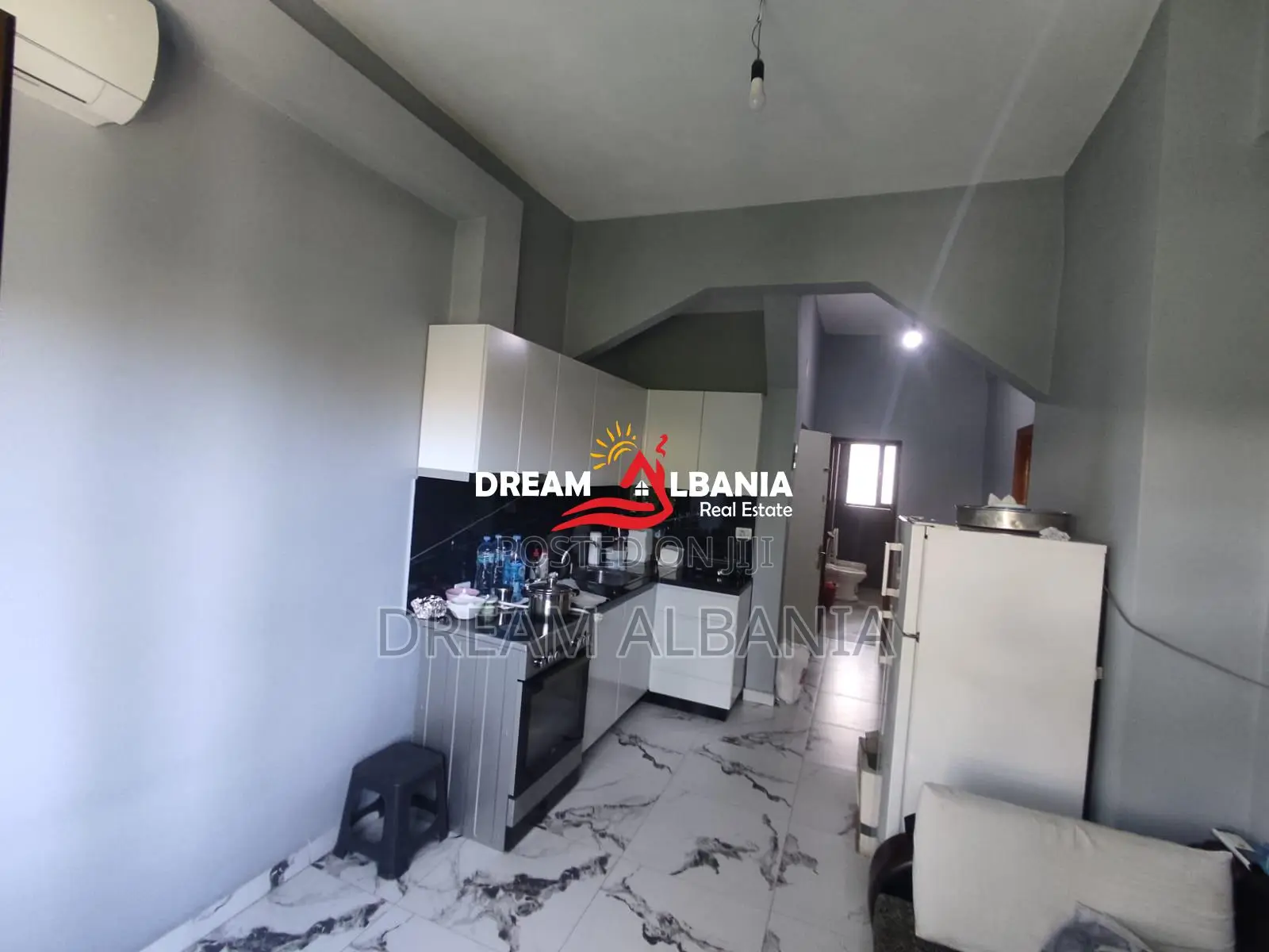 Shitet Apartament 1+1 ne Rrugen e Dibres prane Medresese (ID 4119479)