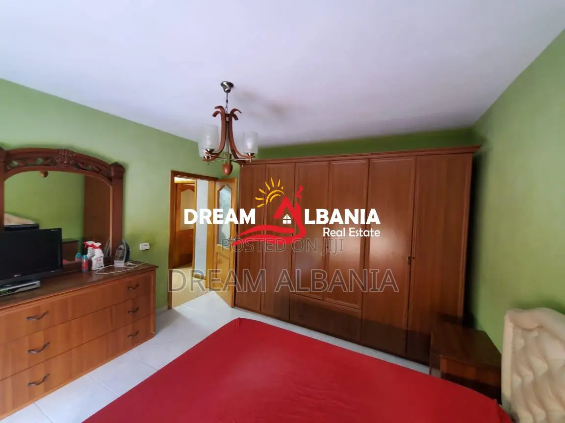 Shitet Apartament 3+1+2WC tek 21 Dhjetori, Prane Kryqezimit (ID 413919