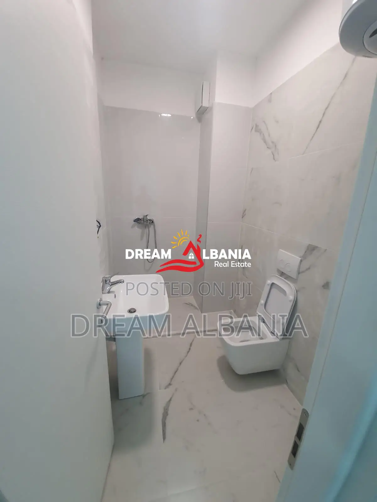 Zyre me qera tek Komuna Parisit, Kompleksi Kika 2 ne Tirane (ID 426160