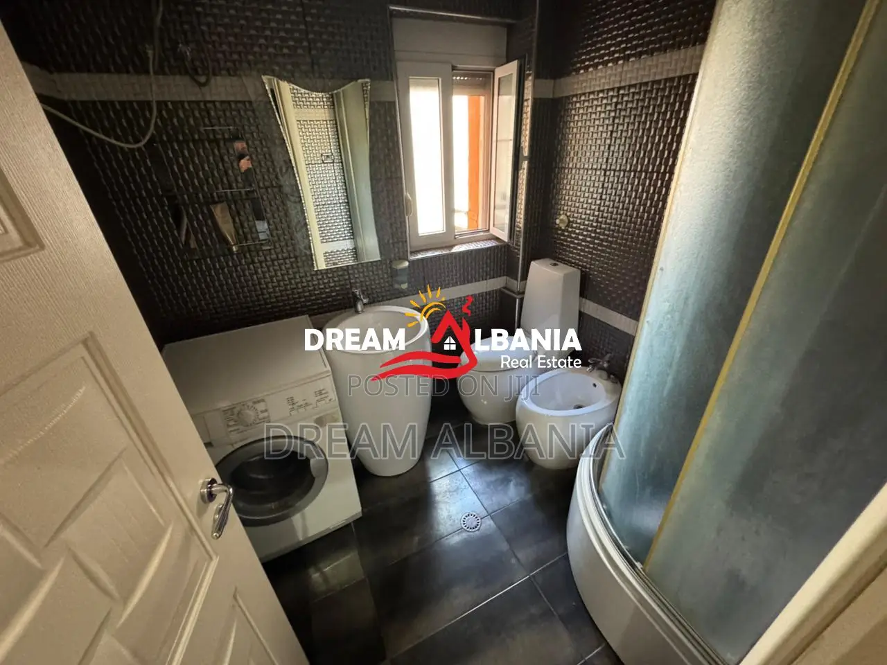 Shitet apartament 2+1 tek Rruga e Durresit (ID 4129493)