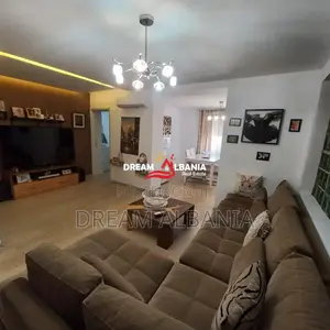Shitet apartament 2+1 ne zonen e Xhamllikut prane Shkolles Niket Darda