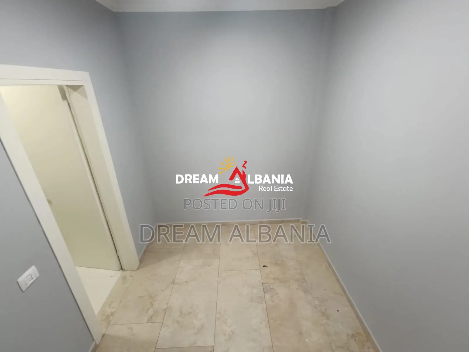Jepet Me Qera Ambient Biznesi tek Zogu i Zi (ID 42611542)