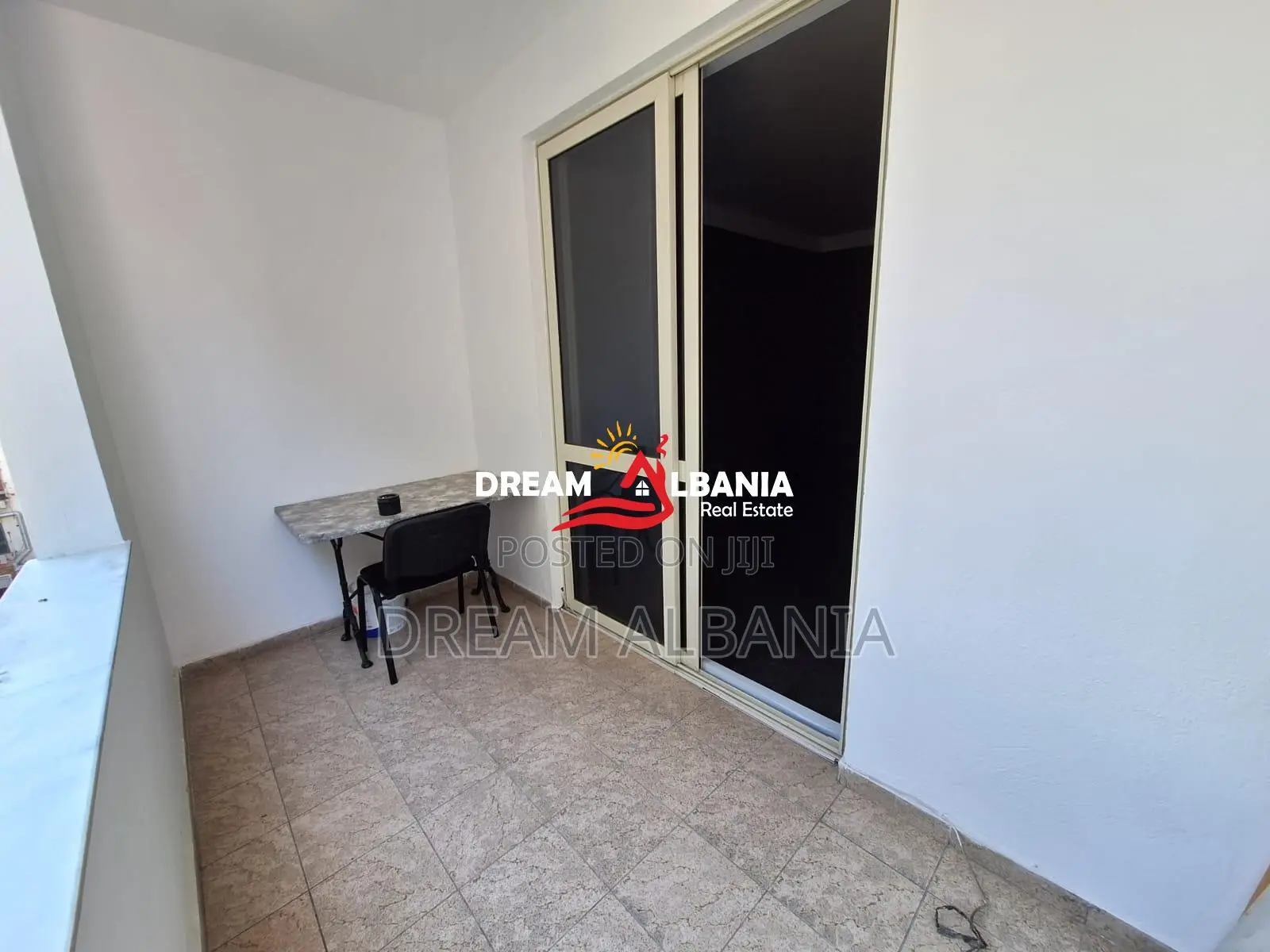 Jepet Me Qera Ambient Biznesi ne Bllok Prane Rruga Brigada VIII.(ID 42