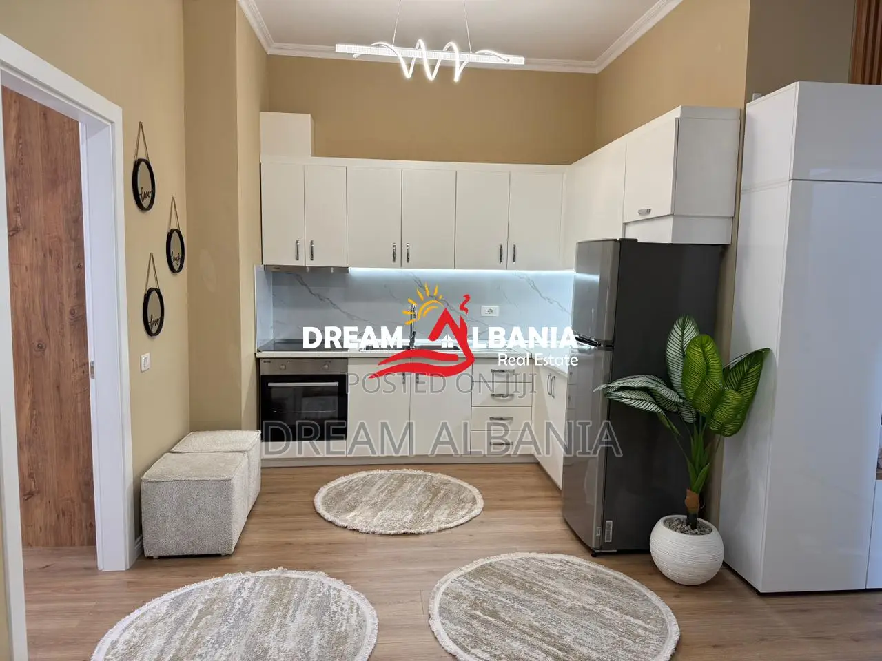 Apartament 1+1 me Post Parkimi me Qira tek Kopshti Botanik-Tirane (ID 