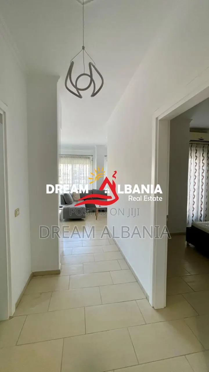 Jepet Apartament 1+1 me qera tek Rruga e Kavajes afer Qendres, Tirane 