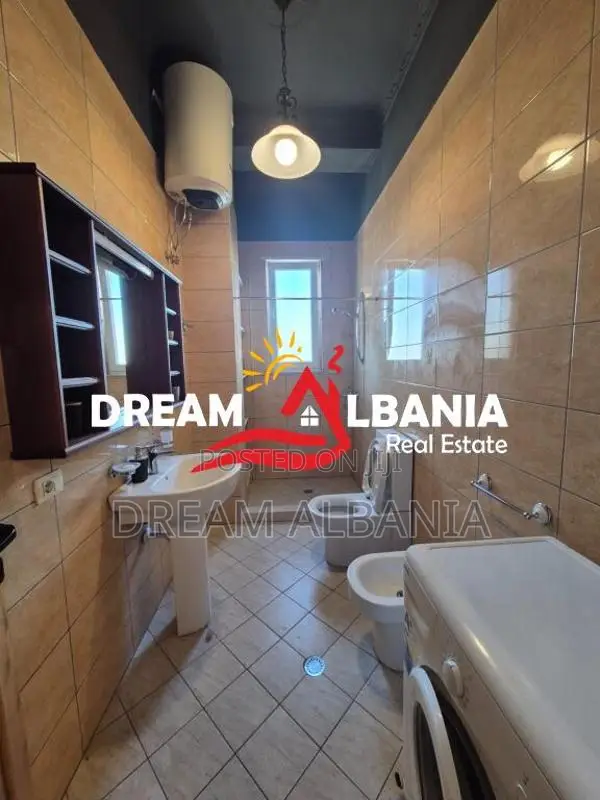 Apartament 1+1 me qera te Blloku i Ambasadave prane rruges se Kavajes 