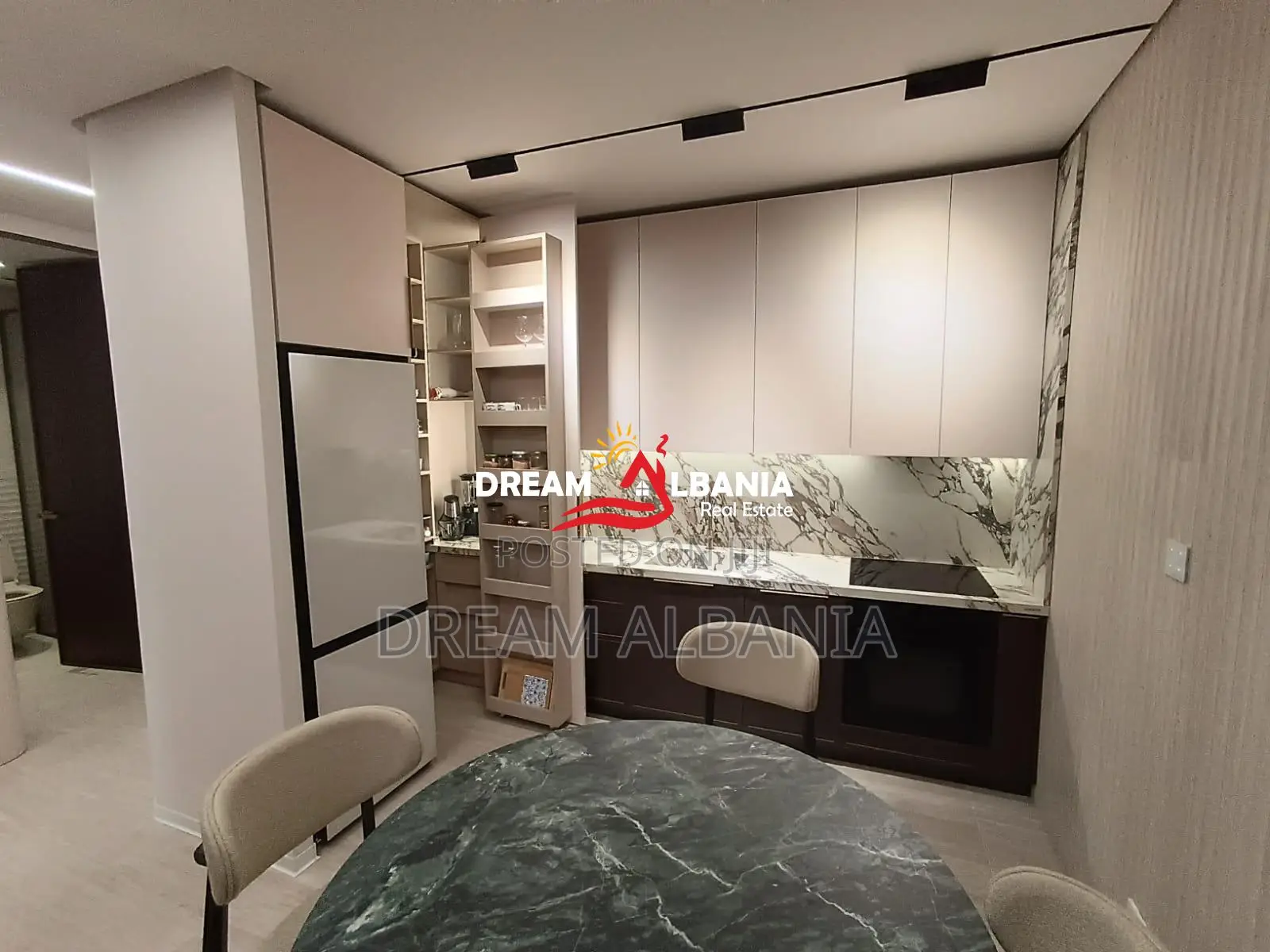 Apartament Luksoz 1+1 me Qira në Tiranë në Golden Tower (ID 42111521)