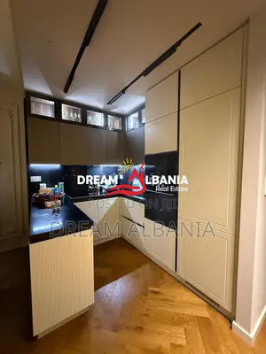 Apartament me qera 2+1+2 tualete tek Komuna e Parisit KIKA 2, Tirane (
