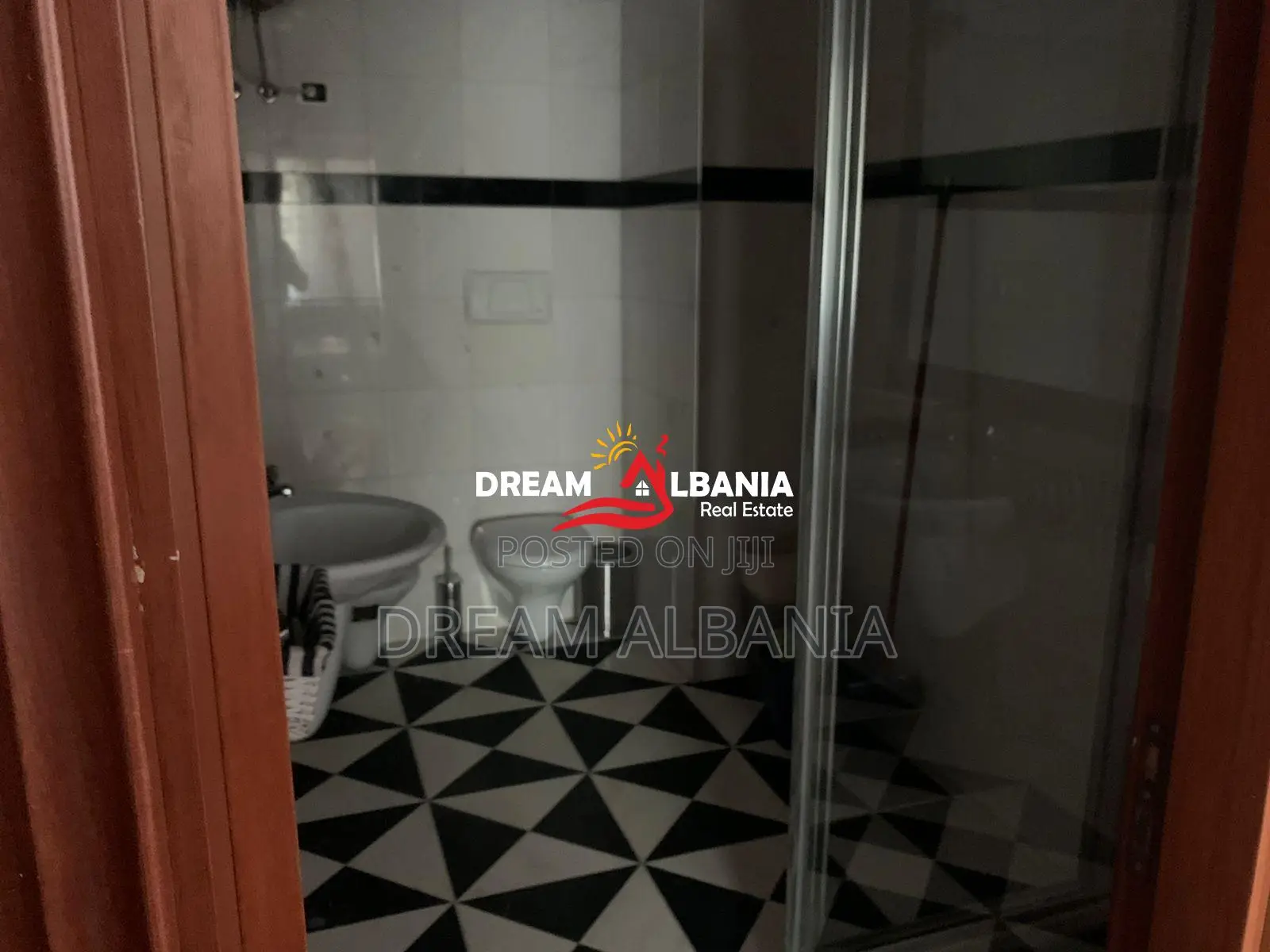 Apartament me qera 2+1+2wc+Parkim te Sheshi Wilson, Tirane (ID 4221520