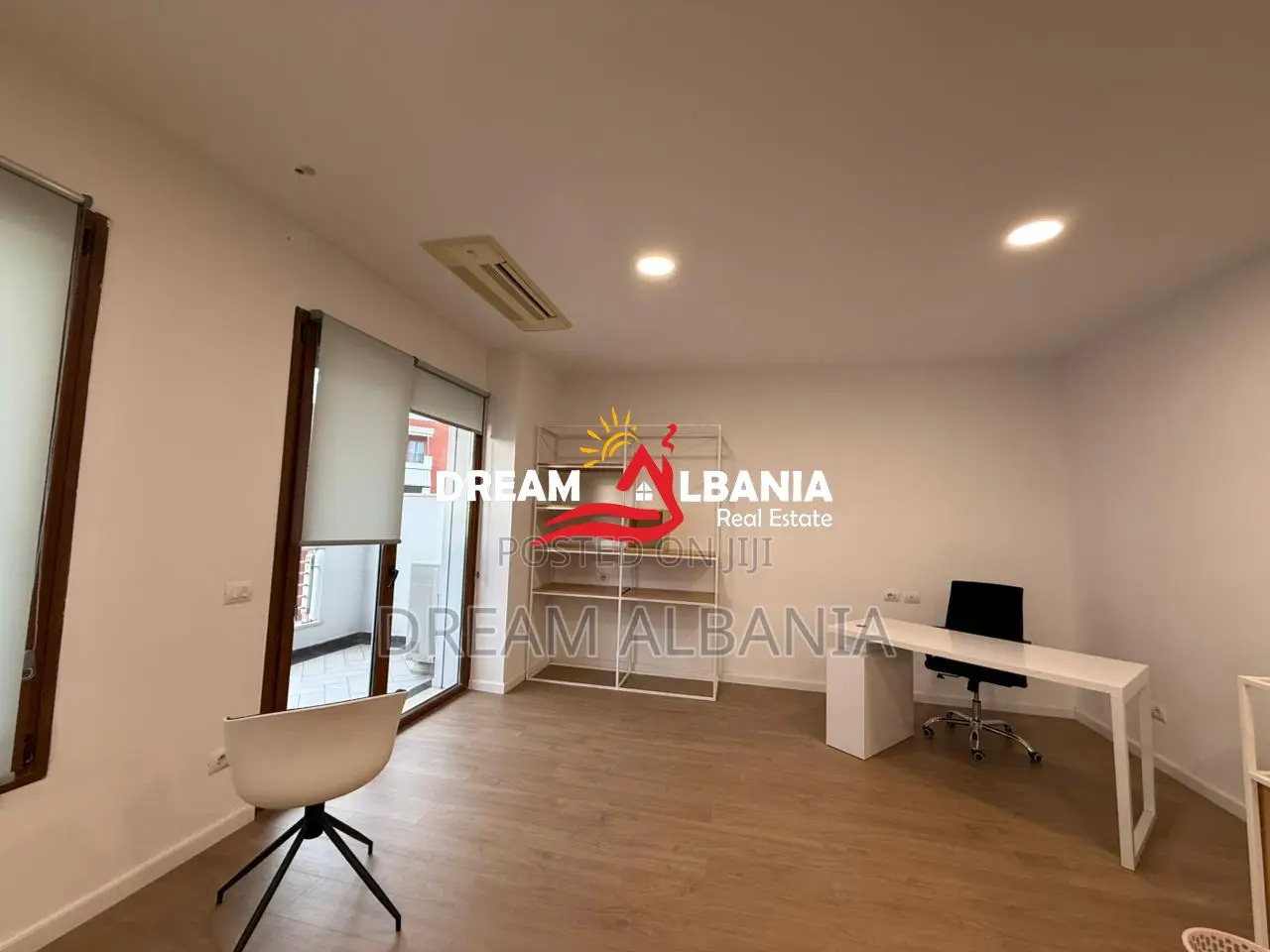 Ambjent per zyra me qera te Delijorgji prane Hotel Hilton (ID 4261941)