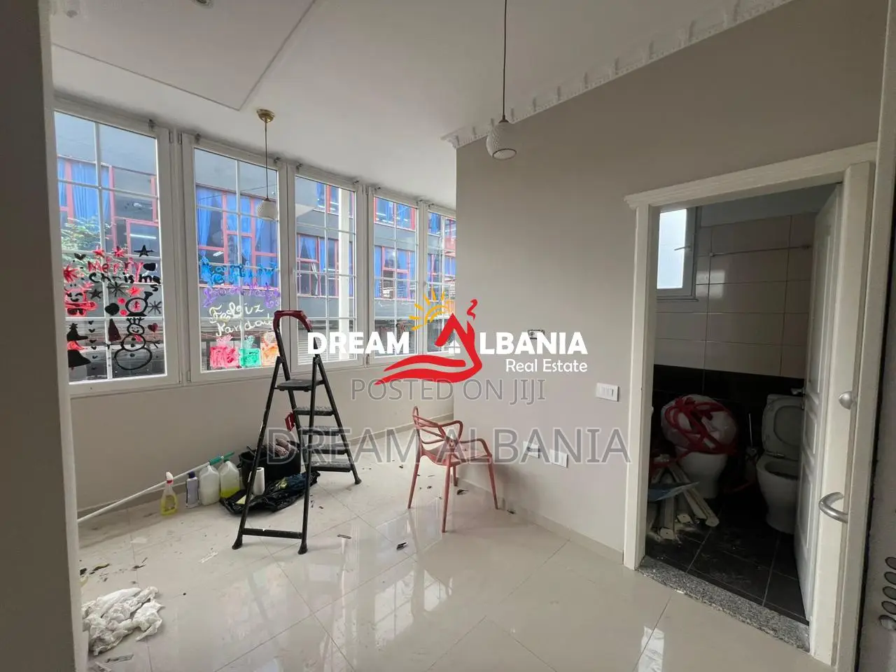 Jepen me Qera 2 Garsoniere Bosh pranë Concord Center – Rruga 5 Maji (4