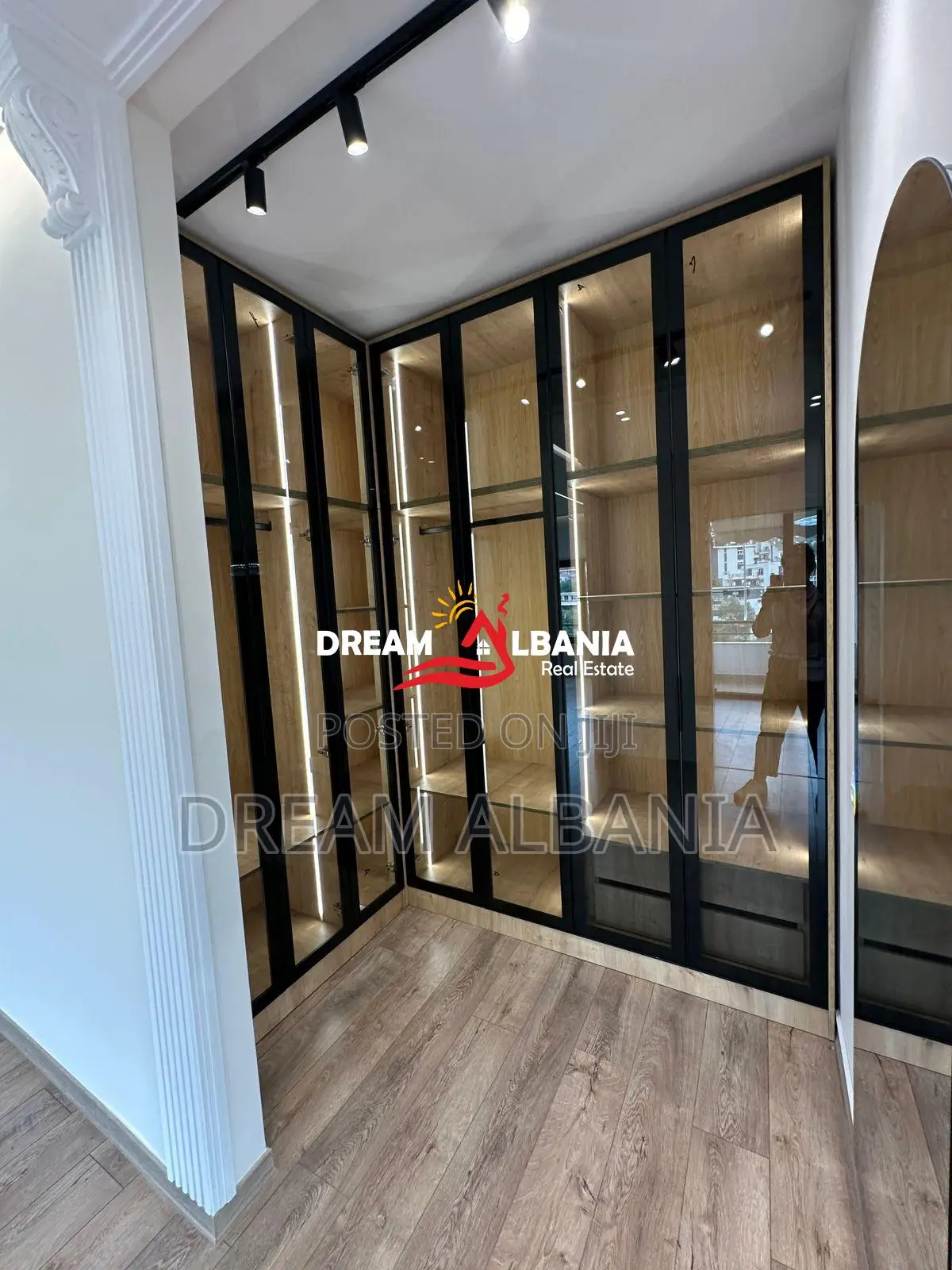 Shitet Apartament 2+1 – Tek Liqeni i Thatë, pranë Kenwood Store (41295