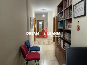 Zyre me qera ne Don Bosko prane Vizion +, Tirane (ID 42611400 )