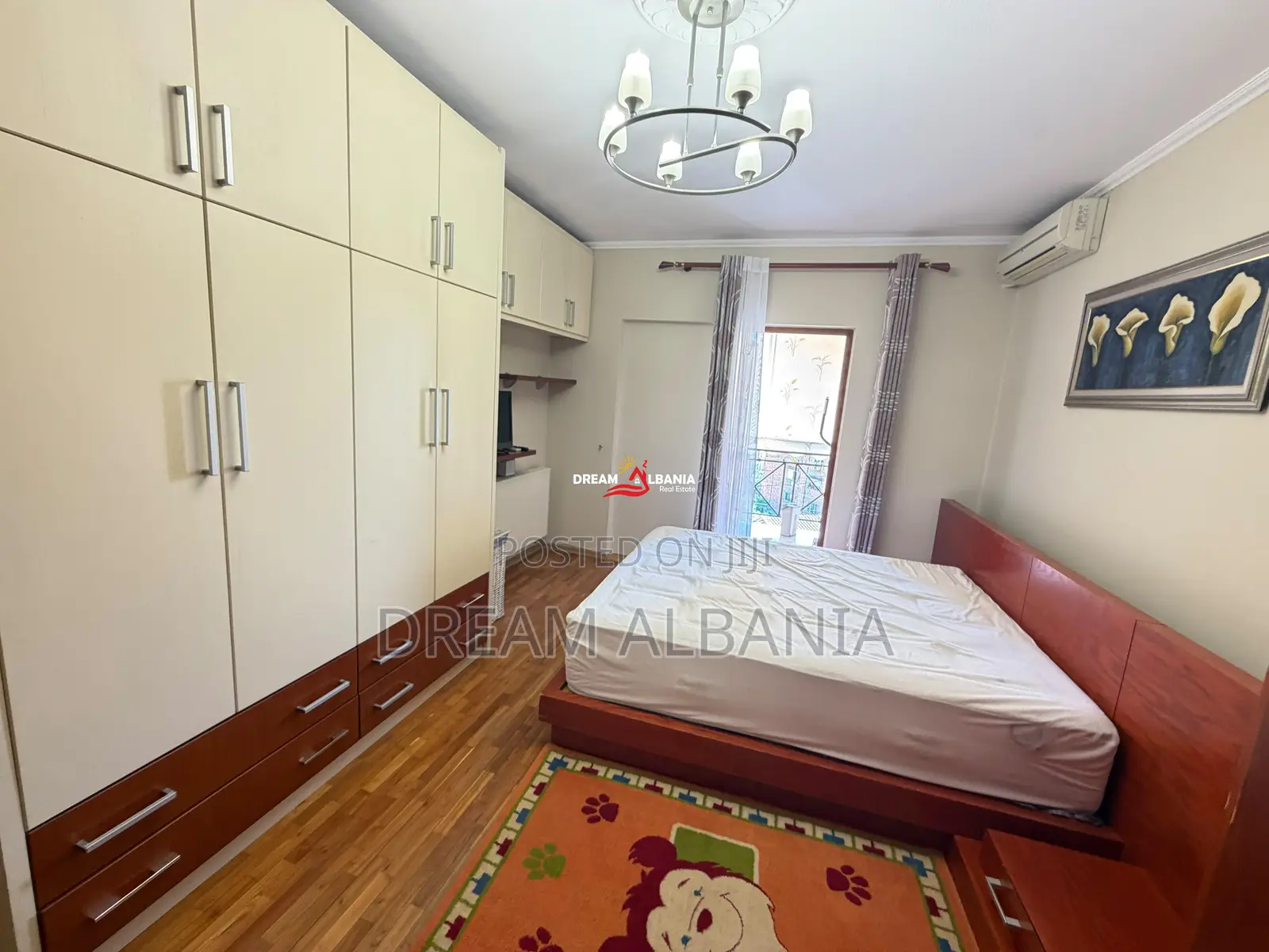 Jepet Apartament 2+1+2 me qera Tek Rruga e Barikadave, prane hotel Are