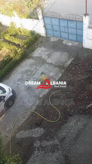 Jepet ambjent me qera me oborr ne Laknas, Tirane (ID 4281171)