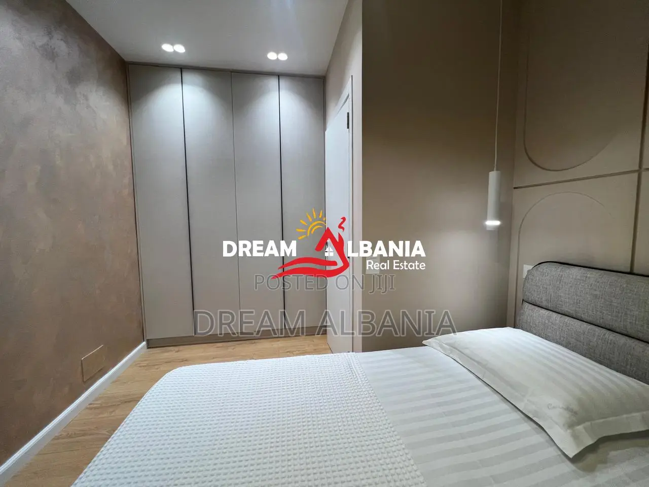 Apartament modern 2+1 me qera ne qender (ID 42215376)